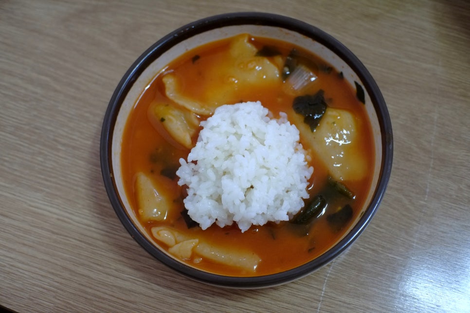 얼큰수제비해물칼국수 이미지