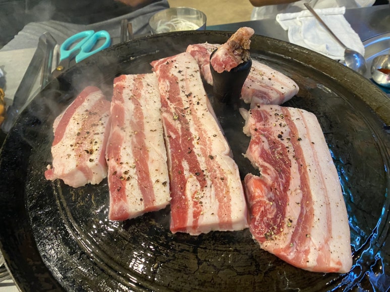 솥뚜껑미나리삼겹살 이미지