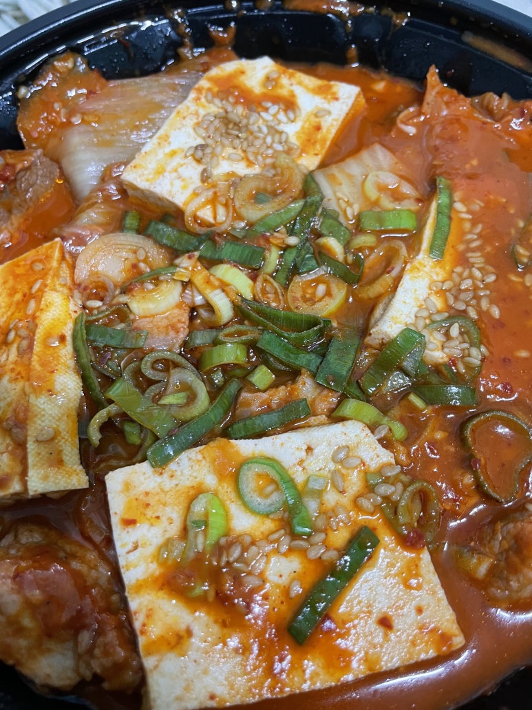 꿀꿀이돼지김치찜 이미지