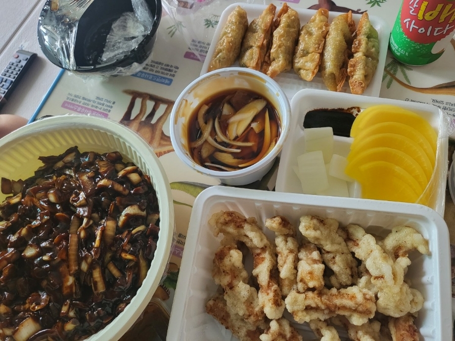 거인왕족발 이미지