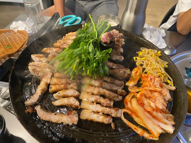솥뚜껑미나리삼겹살 이미지