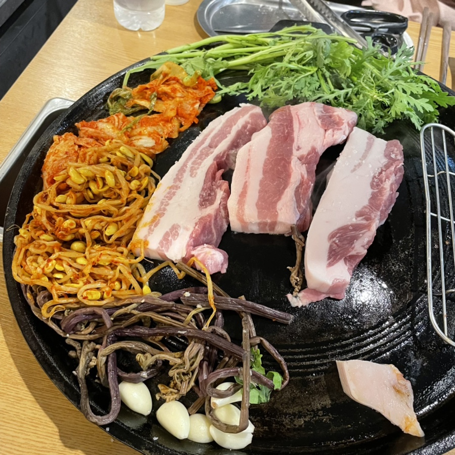 온유월 솥뚜껑삼겹살 본점 이미지
