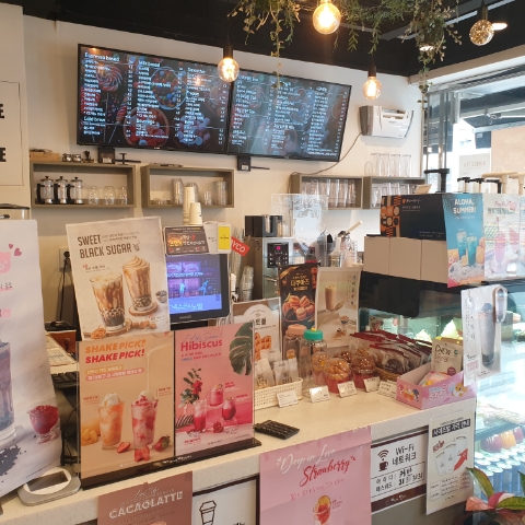 커피에반하다완주점 이미지