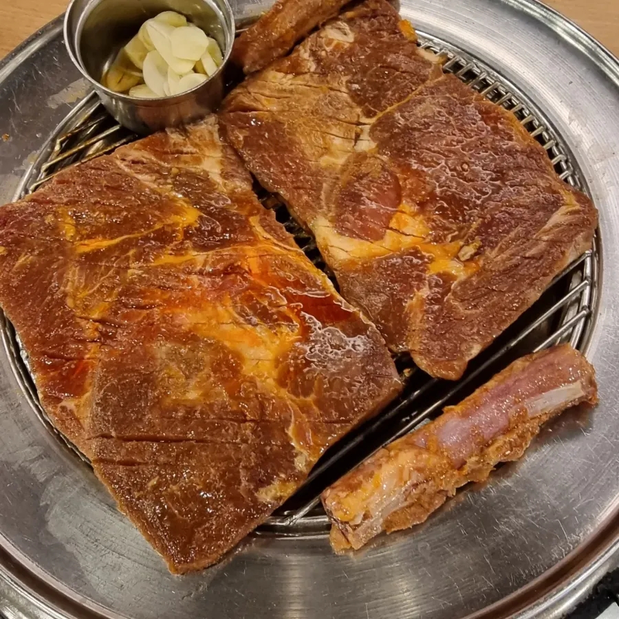 흥부골숯불돼지왕갈비 이미지