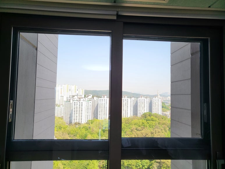 강동유리 이미지