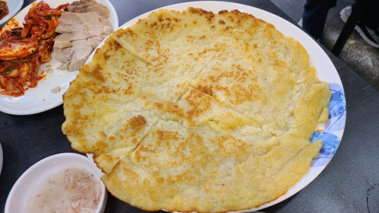 훼미리손칼국수;보쌈 이미지
