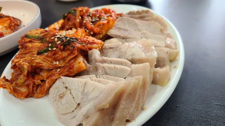 훼미리손칼국수;보쌈 이미지