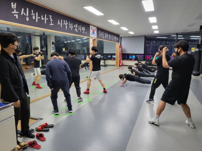 김정완챔피언짐 이미지