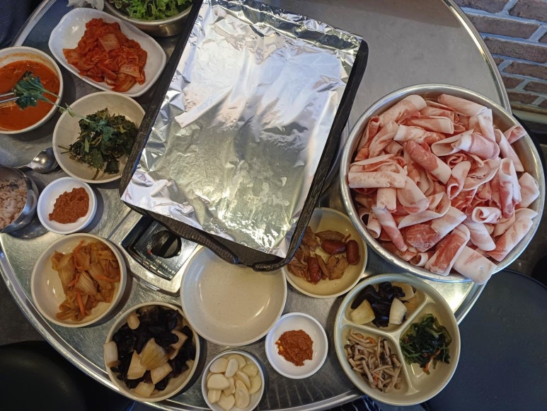 뚠뚠돼지김치찌개 이미지