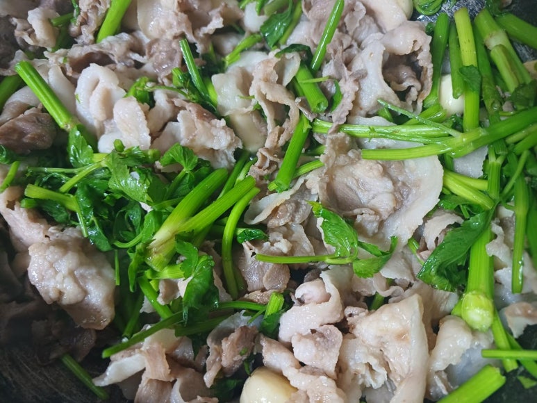 뚠뚠돼지김치찌개 이미지