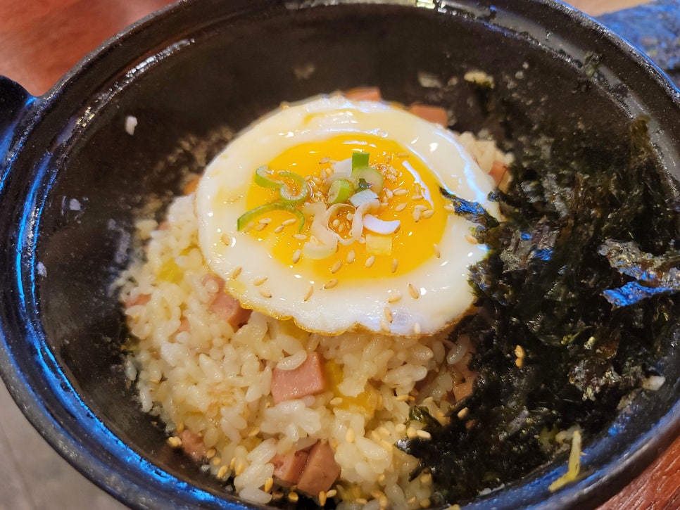 돼지고기듬뿍넣은김치찌개 이미지