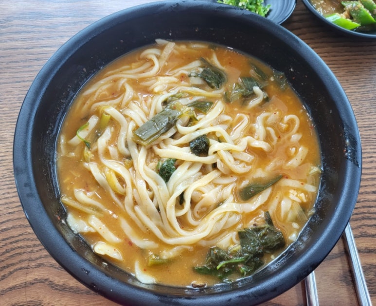 엄딸어탕칼국수 이미지