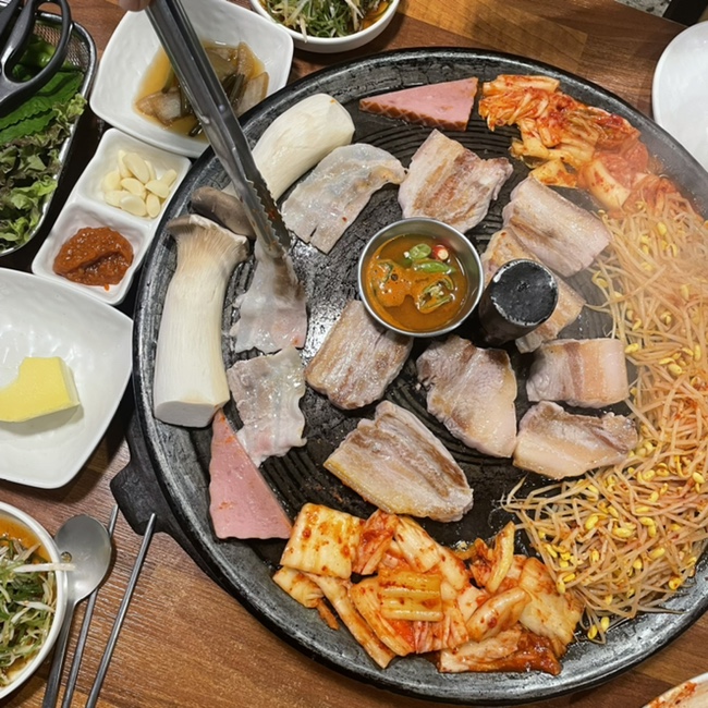 돈꿈솥뚜껑삼겹살 이미지