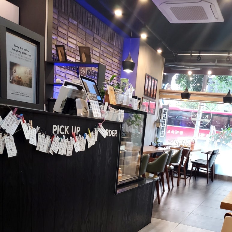 유로버즈커피 이미지