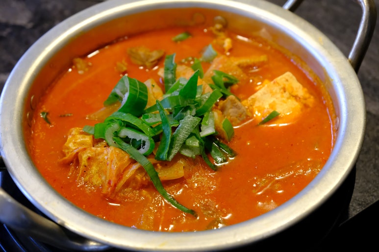 돼지듬뿍진짜김치찌개 이미지