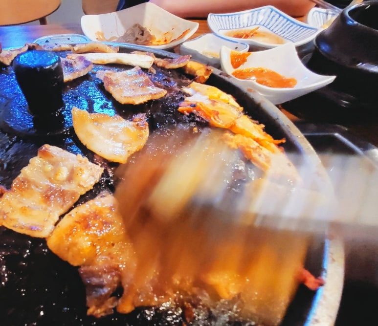 홍가네불타는솥뚜껑 이미지