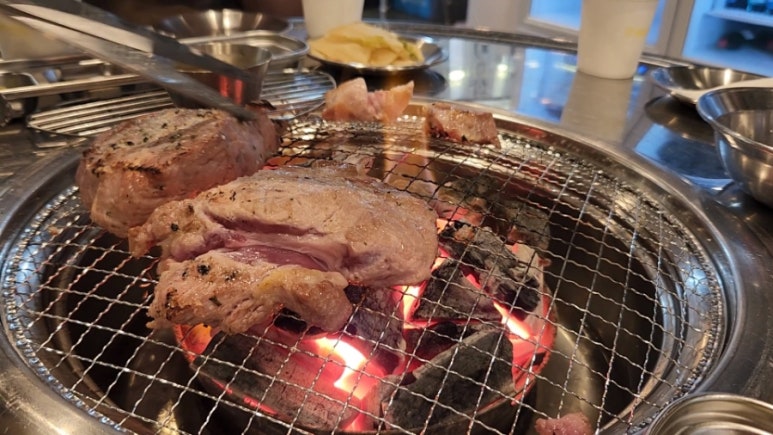 꾸움돼지 이미지