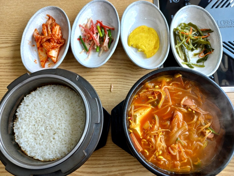 은우네생고기김치찌개 이미지