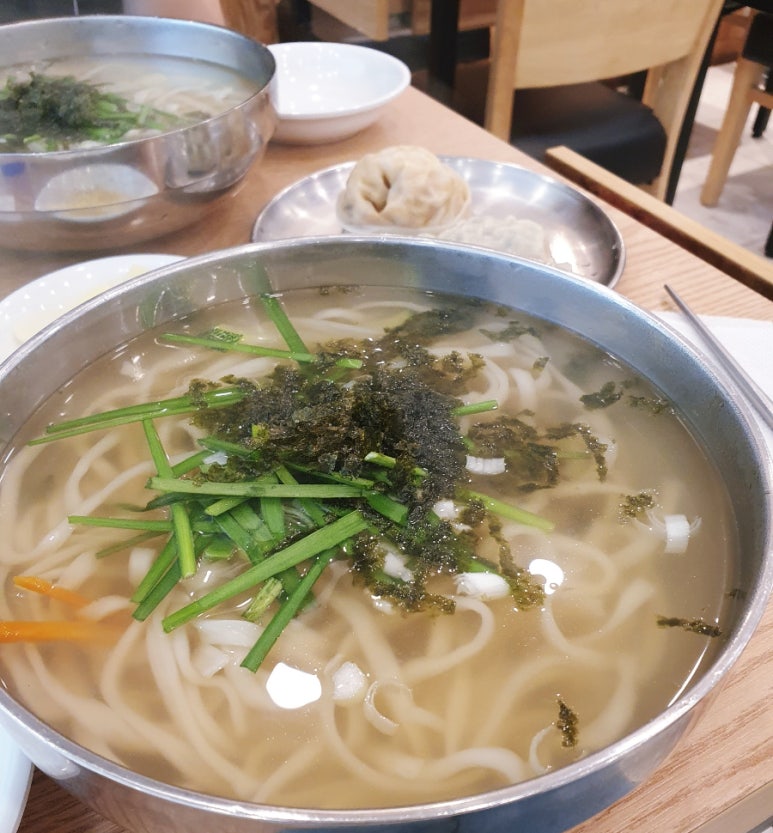 멸치칼국수·만둣국 이미지