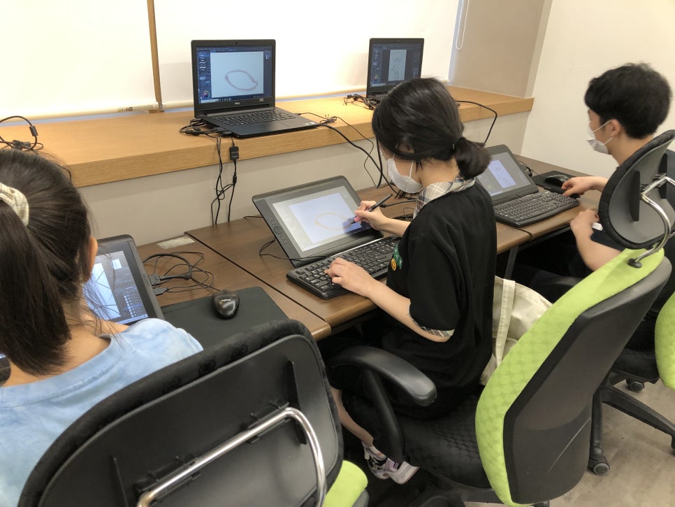 웹툰홀릭학원 이미지