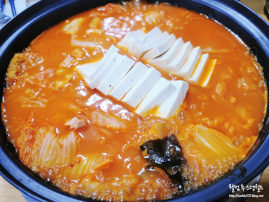 고기반햄반김치찌개 이미지