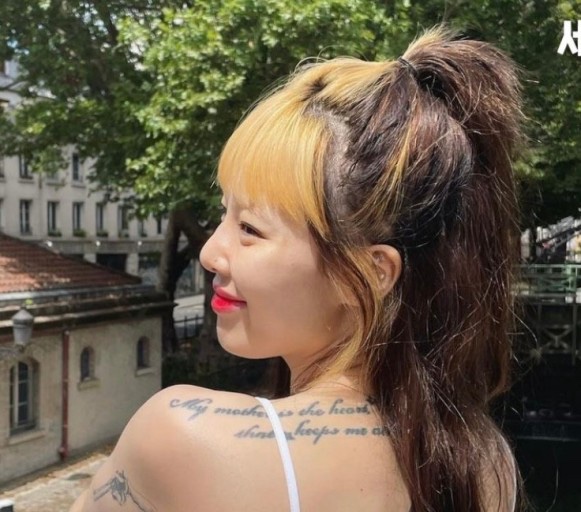 튀는머리 이미지