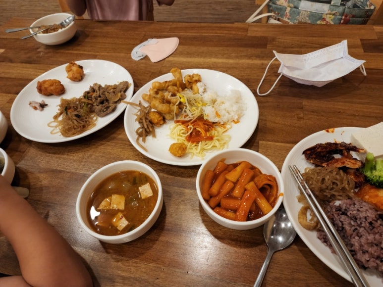 동굴한식뷔페 이미지