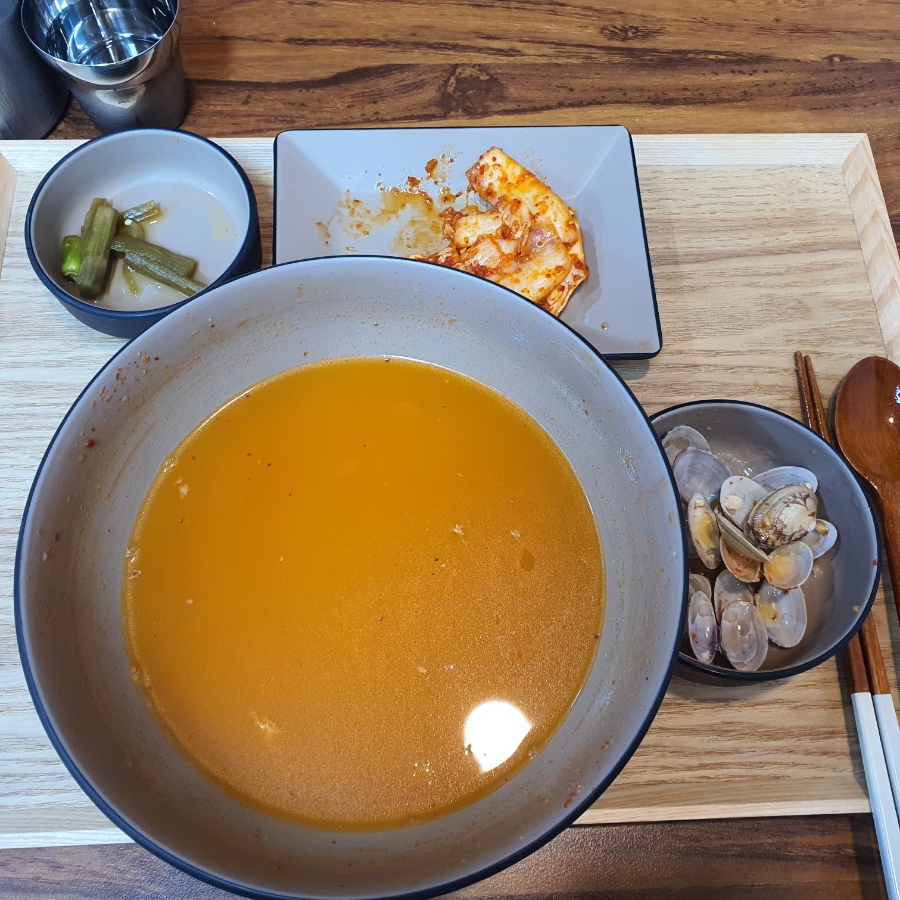 더마싯는칼국수 이미지