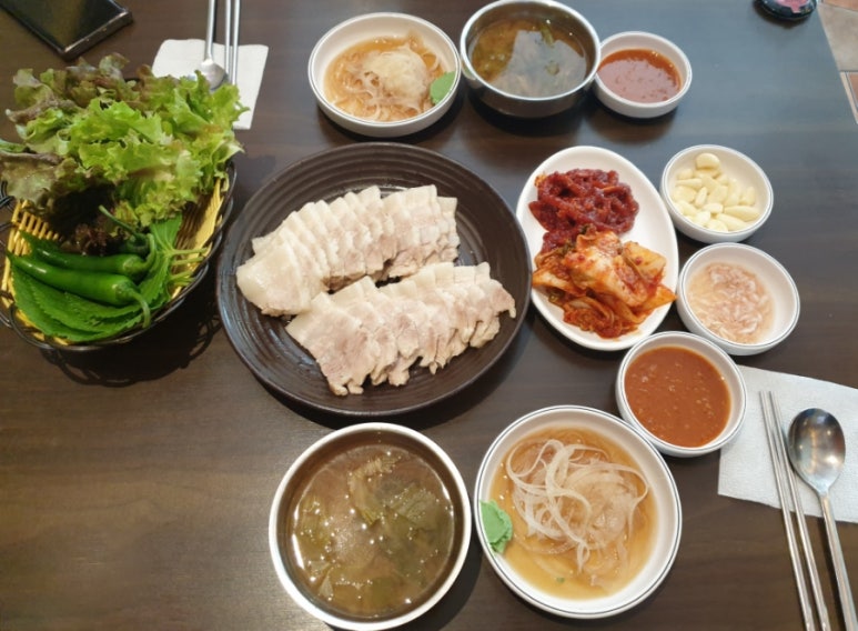장모손한방왕족발 이미지