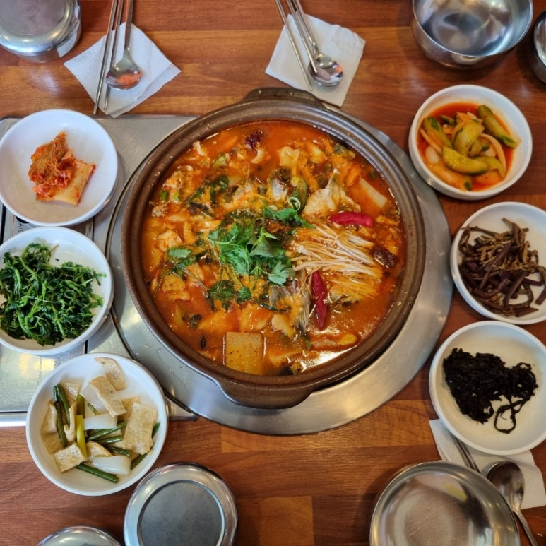 강변매운탕 이미지