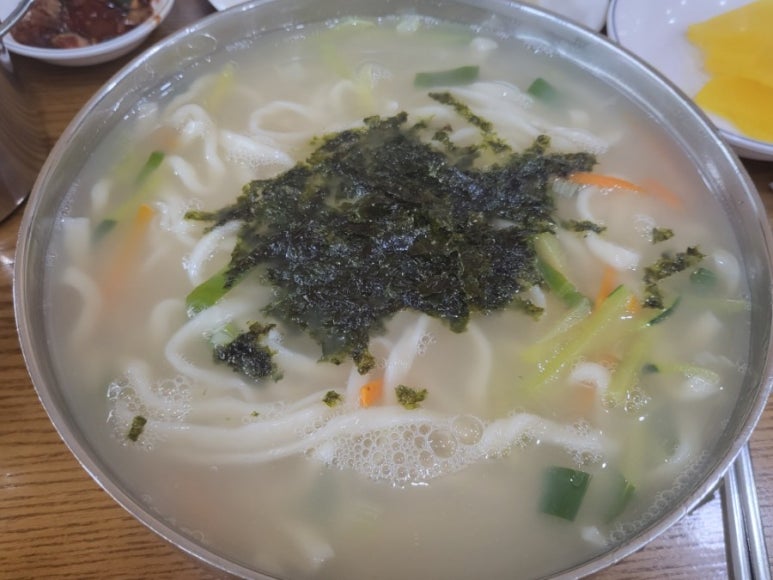 고향만두칼국수 이미지