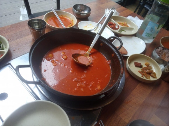 뚠뚠돼지김치찌개 이미지