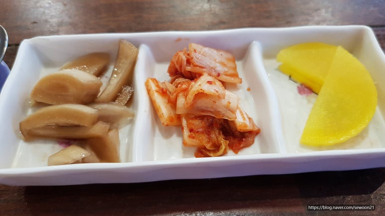 김치찌개와 돈까스 이미지