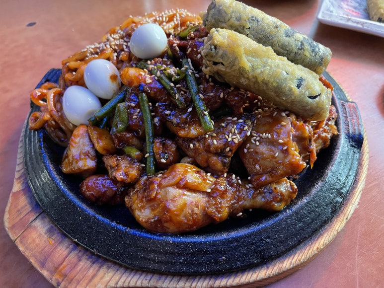 닭꾸버숯불양념치킨 이미지