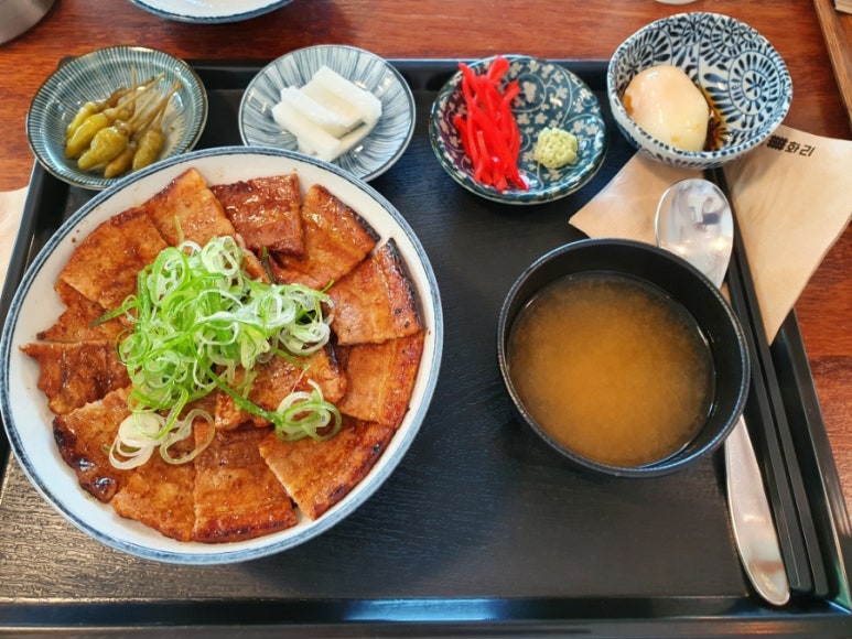 숯불덮밥화리 이미지