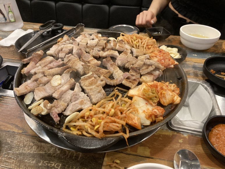 콩나물비비고삼겹살 이미지