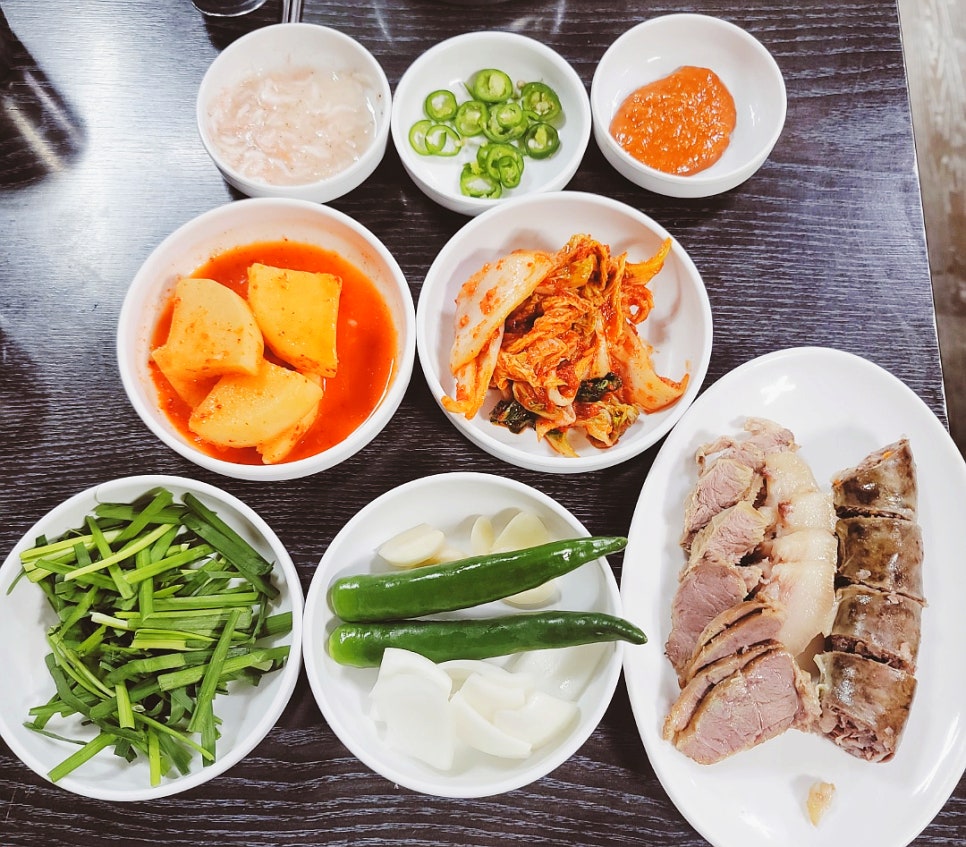 푸짐한순대국 이미지