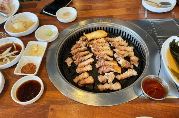 노란꽃돼지 이미지