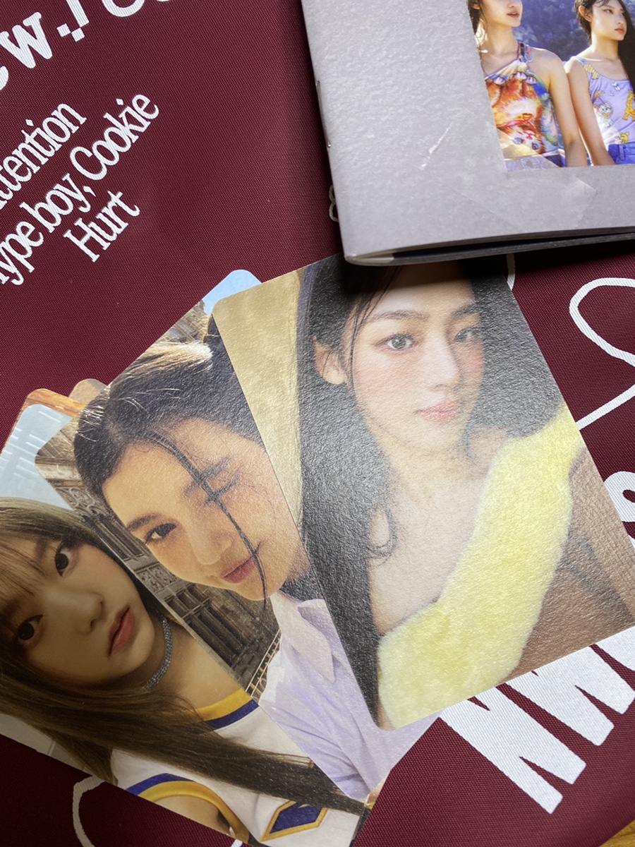 뉴진스 빨강 이미지