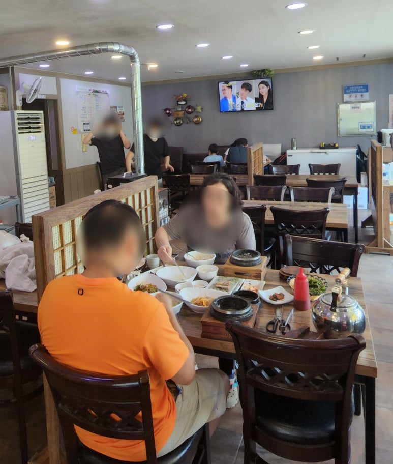 산아래보쌈，칼국수 이미지