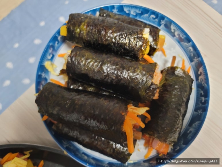 부엉김밥 이미지