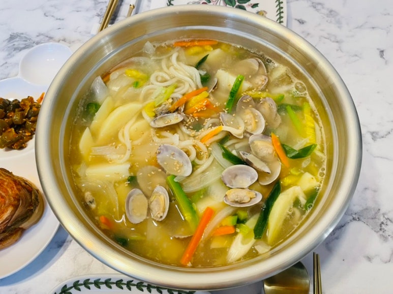 엄마바지락칼국수 이미지