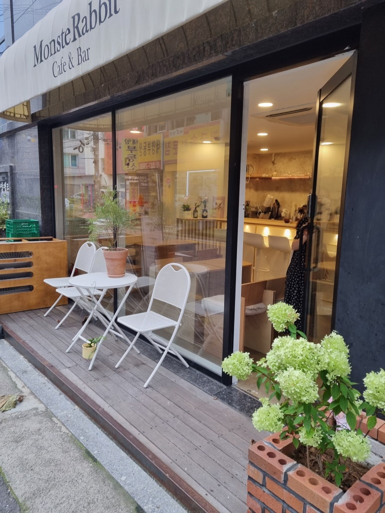 카페 몬스터레빗 이미지