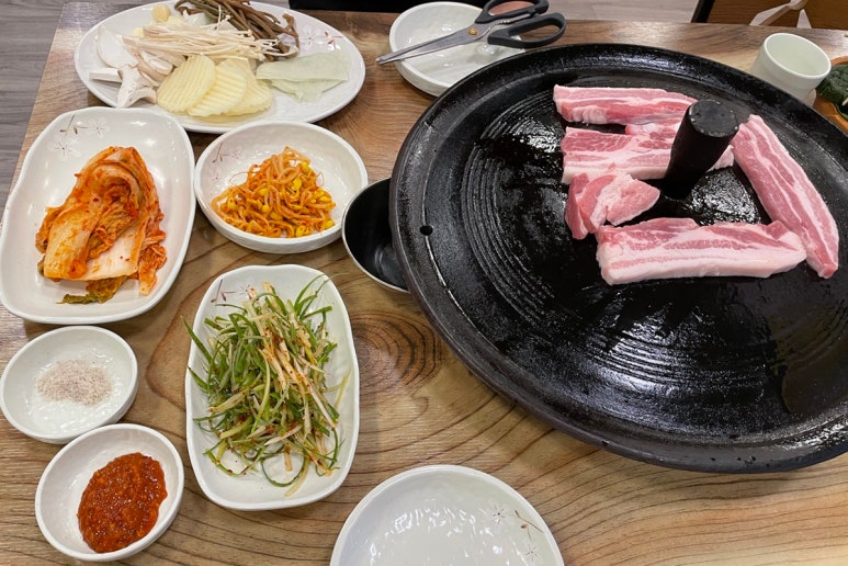 미소가솥뚜껑생삼겹살 이미지