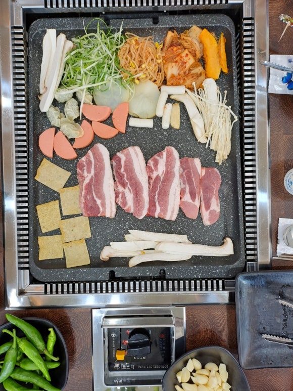 복돼지삼형제 이미지