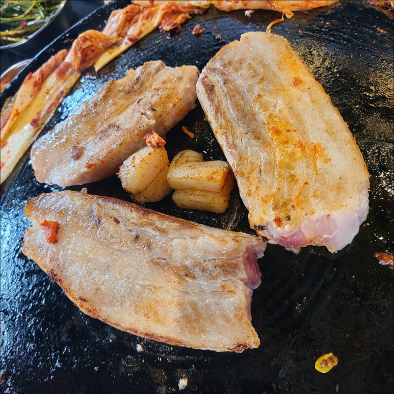 동두천솥뚜껑삼겹살 이미지