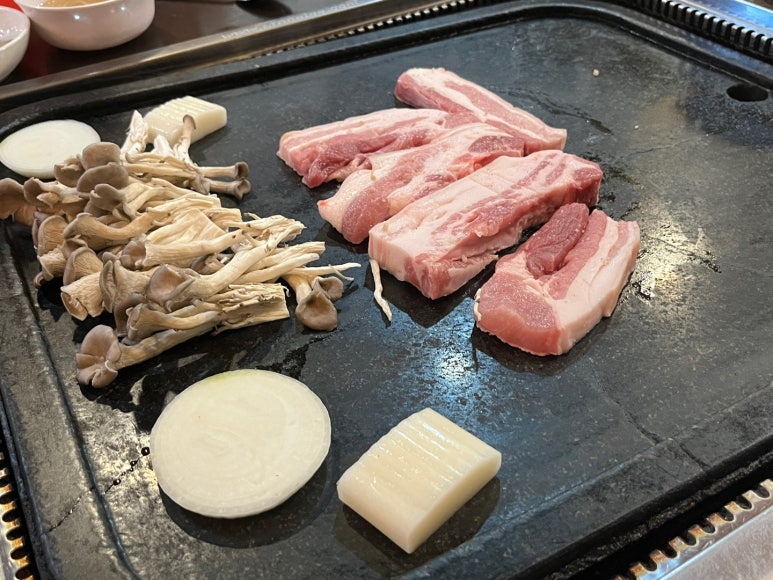 퓨전돌판집 이미지