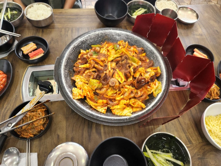 무쇠솥통돼지김치찌개 이미지