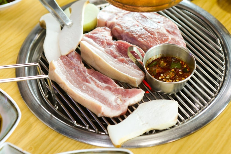 쌍둥이돼지꿈 이미지