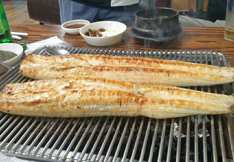 여자만힘쎈장어 이미지